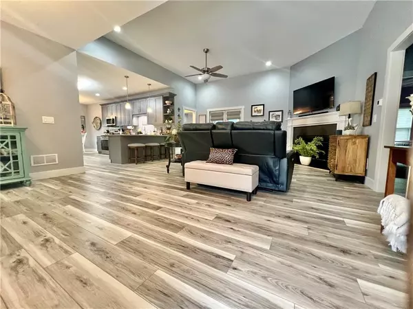 Temple, GA 30179,566 CLINTON DR