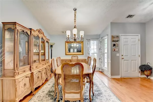 Flowery Branch, GA 30542,6307 BLUEGRASS LN