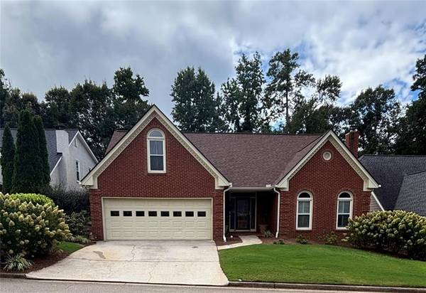 300 Shelli LN, Roswell, GA 30075