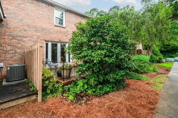 Sandy Springs, GA 30328,6700 ROSWELL RD #33E