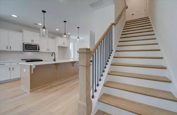 1923 Deco DR, Kennesaw, GA 30144