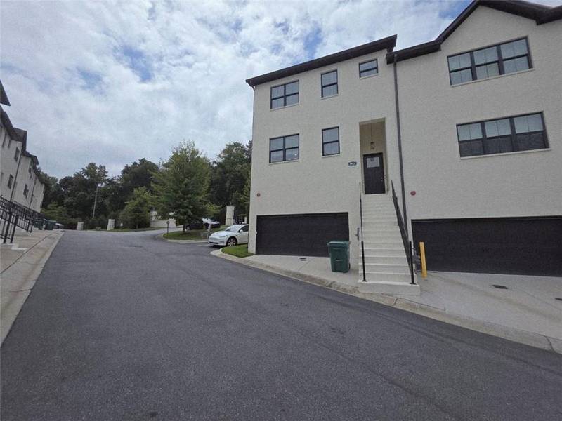 8020 Linfield WAY, Atlanta, GA 30350