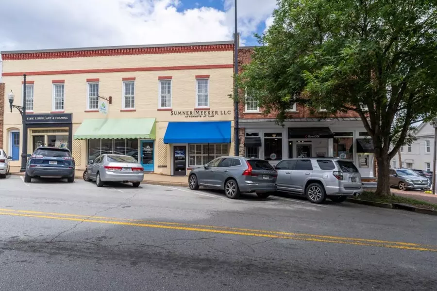 10 E Broad ST, Newnan, GA 30263