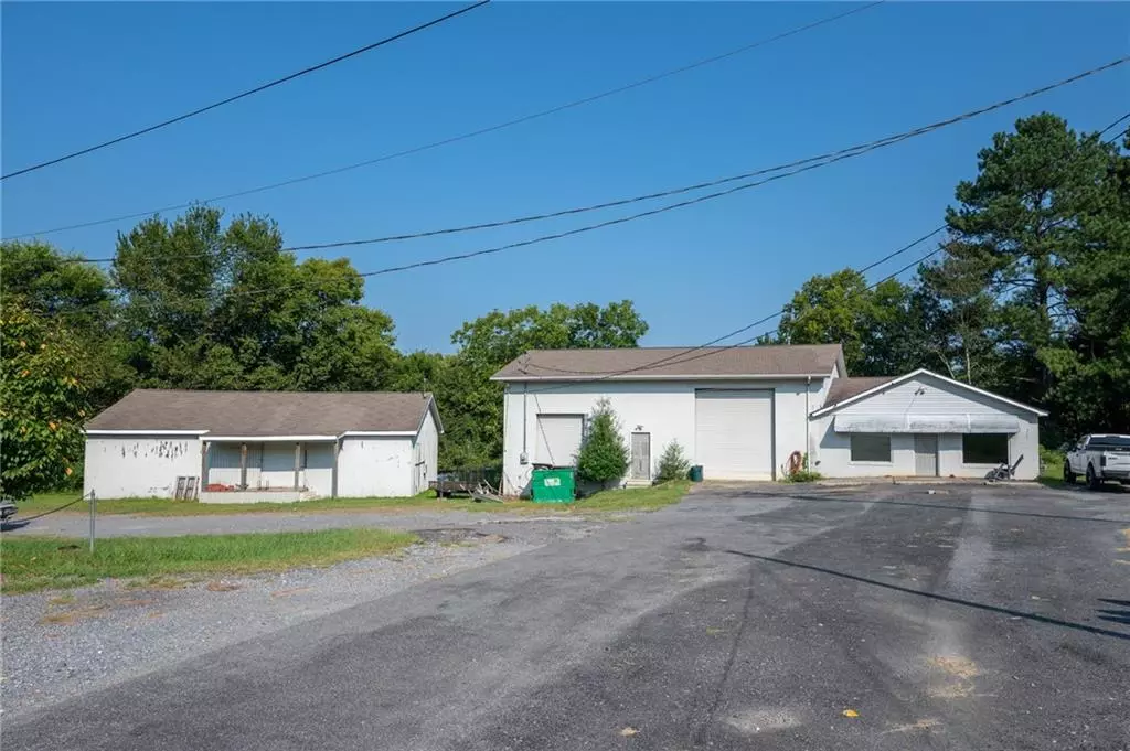 Calhoun, GA 30701,1318 N Highway 41