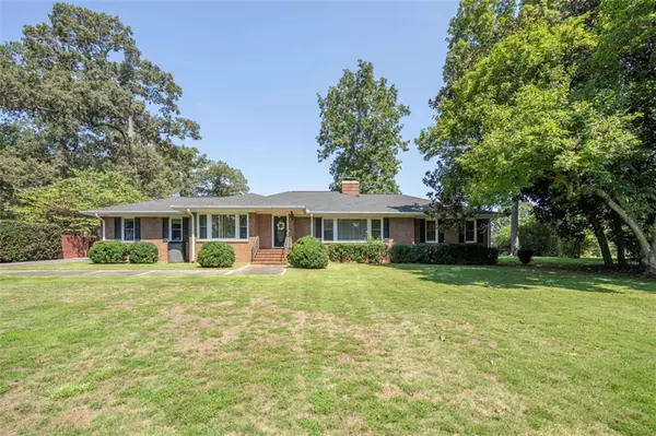 112 College CIR, Cedartown, GA 30125