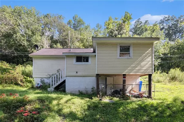 12 Circle DR SE, Lindale, GA 30147