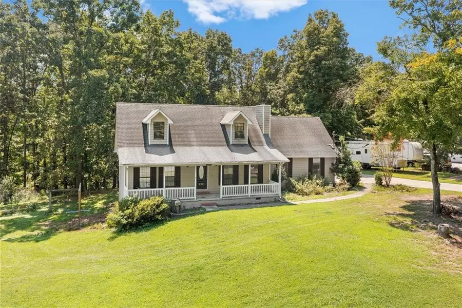 379 Owens CIR NE, Calhoun, GA 30701