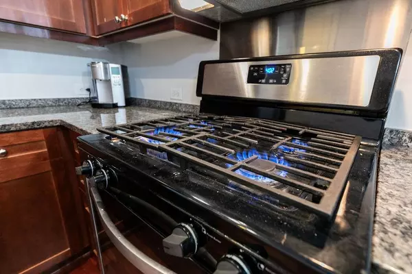 Decatur, GA 30030,201 W Ponce De Leon AVE #618