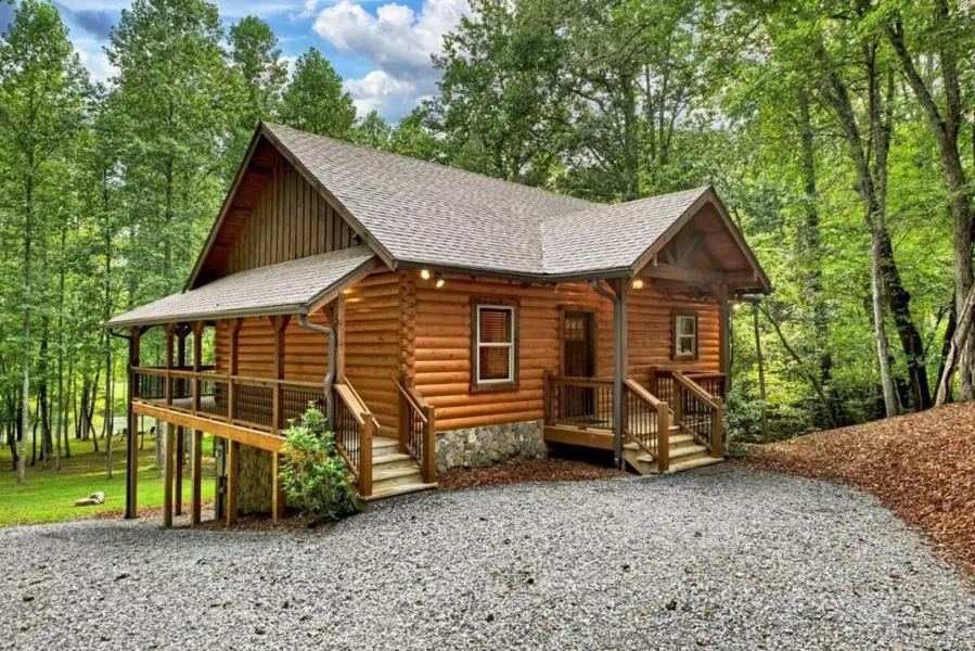 125 Blackberry DR, Mineral Bluff, GA 30559