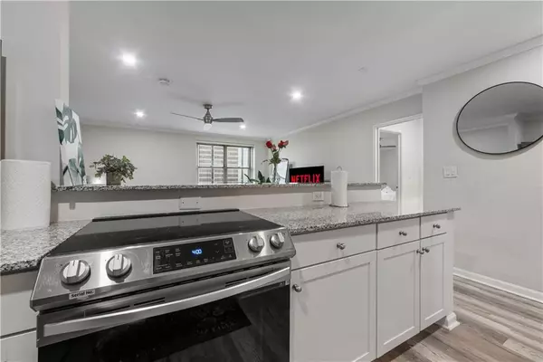 Atlanta, GA 30308,300 Peachtree ST NE #15J