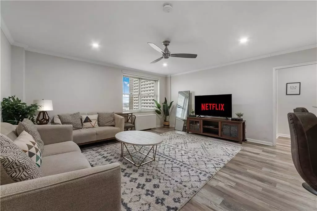 Atlanta, GA 30308,300 Peachtree ST NE #15J