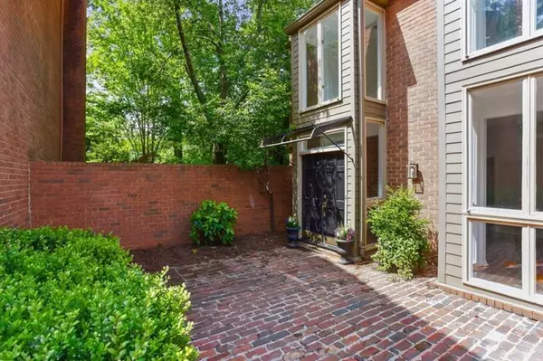 49 Willow GLN, Atlanta, GA 30342