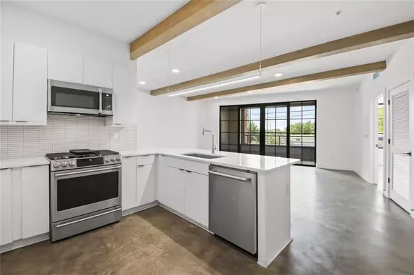 Atlanta, GA 30313,346 Peters ST #102