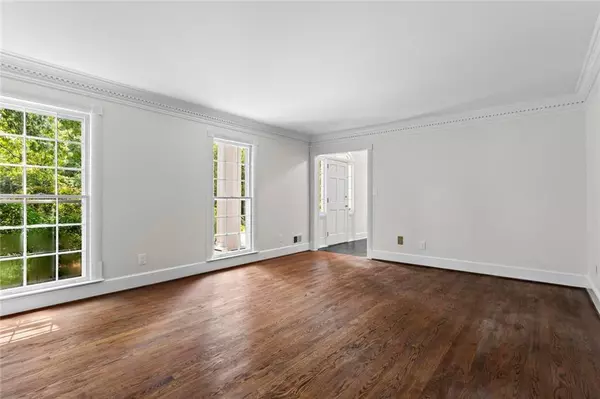 Atlanta, GA 30327,295 Glen Lake DR