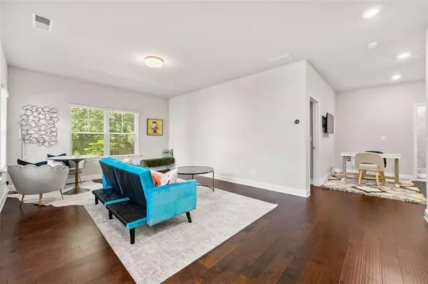 Marietta, GA 30060,985 Shelnutt DR