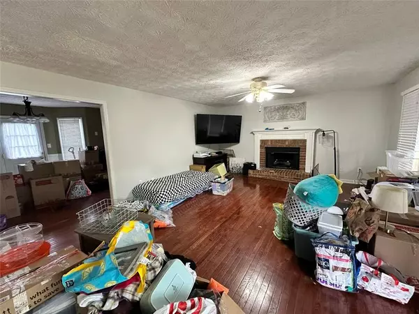 Acworth, GA 30101,195 MAPLELAKE DR