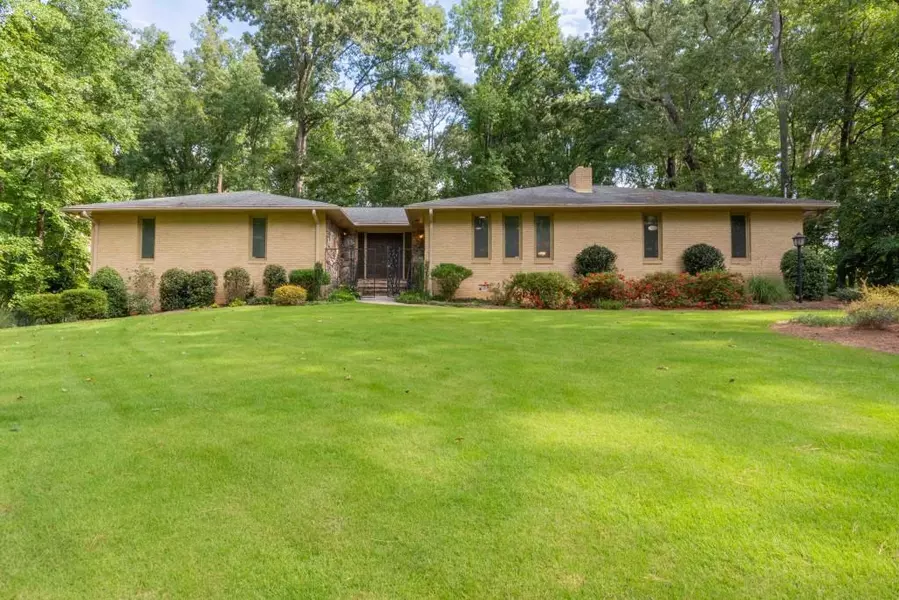 5666 Redcoat RUN, Stone Mountain, GA 30087