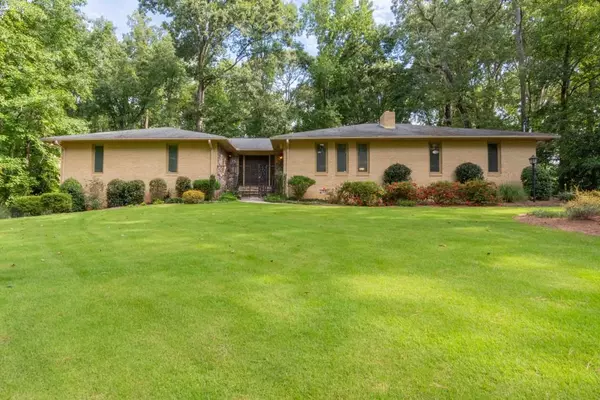 5666 Redcoat RUN, Stone Mountain, GA 30087