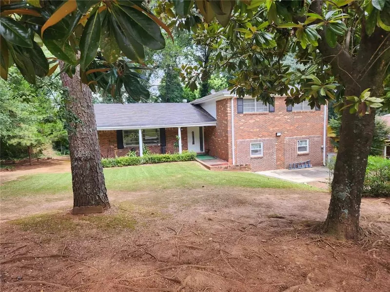 1688 Danrich DR, Decatur, GA 30032