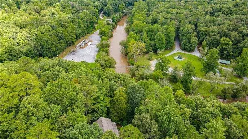 411 Gunite CIR, Ellijay, GA 30540