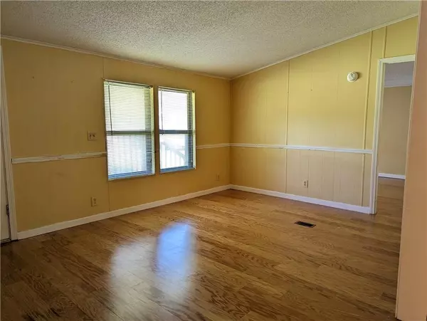 Auburn, GA 30011,319 Wages RD
