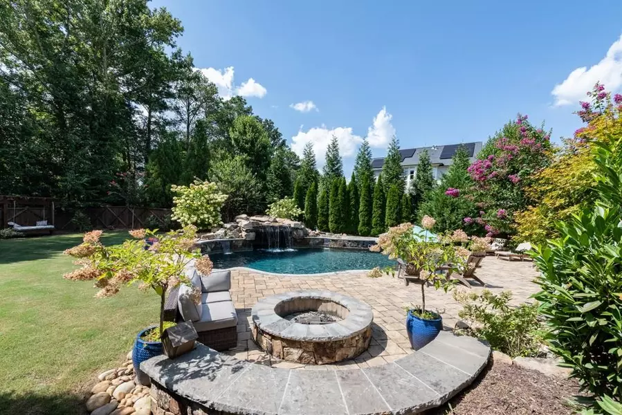 4020 Manor Oak CIR, Roswell, GA 30075