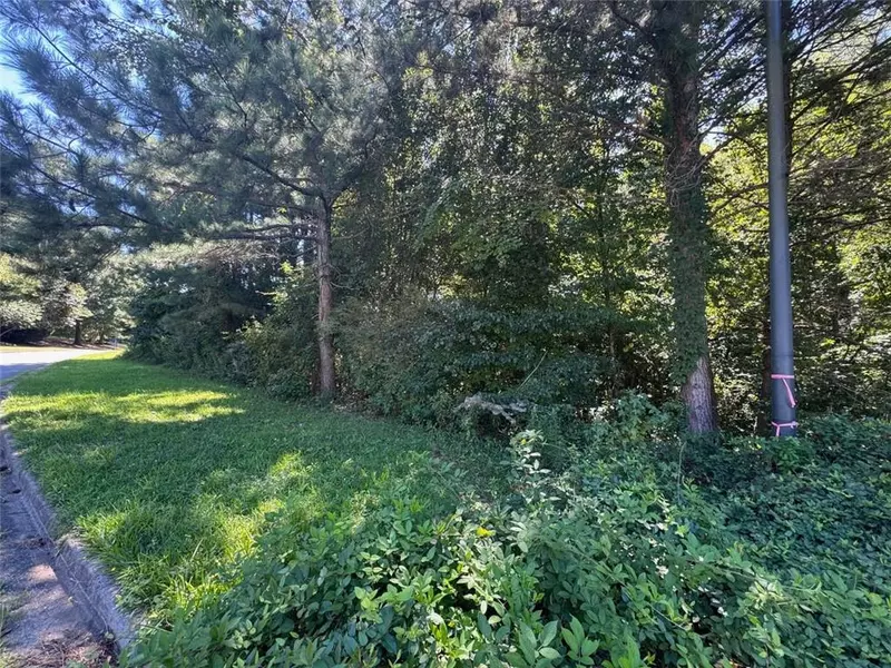 63 Hickory Creek LN, Acworth, GA 30101