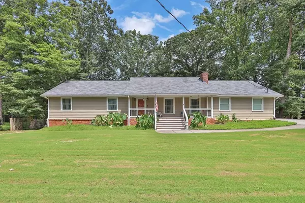 1952 Colony Oaks DR,  Snellville,  GA 30078