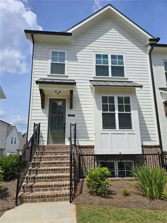 825 Green Sapling TRL, Suwanee, GA 30024