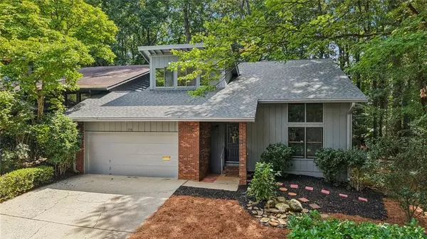230 Lakeview RDG E, Roswell, GA 30076