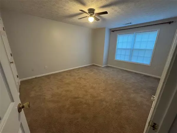 Norcross, GA 30093,5425 Village Green SQ