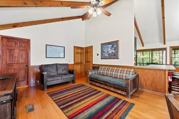 Ellijay, GA 30536,986 Mountain Oak RD