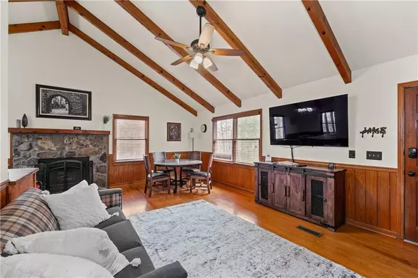 Ellijay, GA 30536,986 Mountain Oak RD