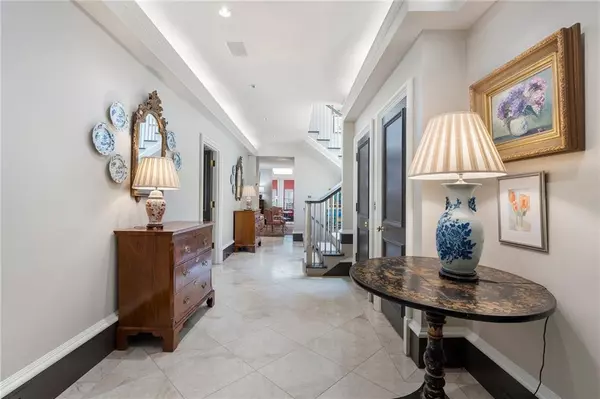 Atlanta, GA 30305,2525 Peachtree RD #28