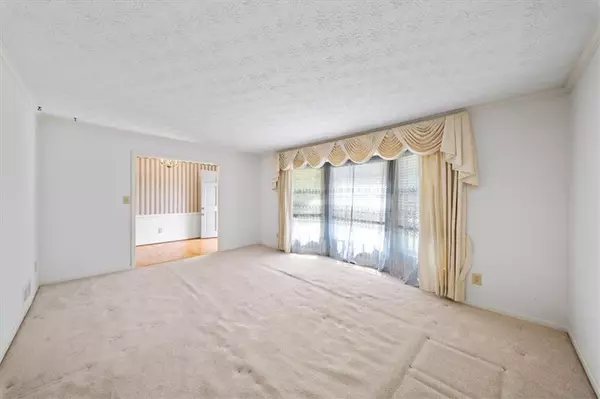 Atlanta, GA 30075,270 Hembree RD