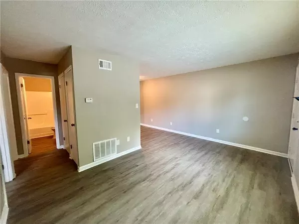 Austell, GA 30106,6077 Pine ST #4