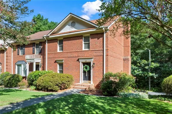 28 Huntington Place DR, Atlanta, GA 30350