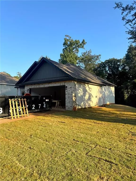 Warner Robins, GA 31093,60 TIFFANY LN