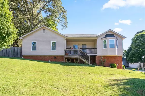 2720 Treehouse LN, Lawrenceville, GA 30044