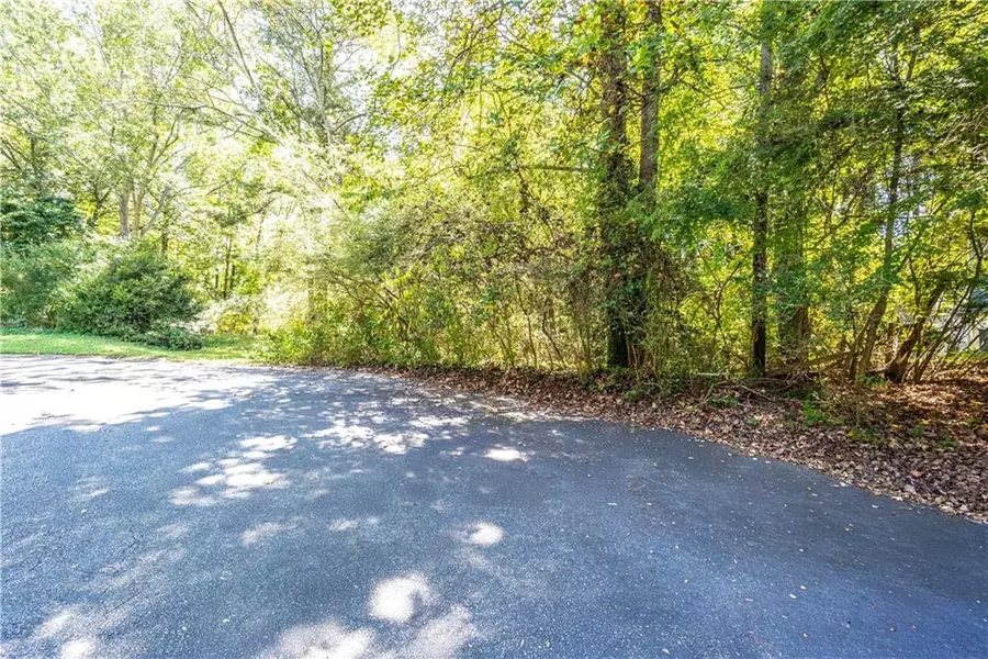 2422 Salem DR NE, Marietta, GA 30062