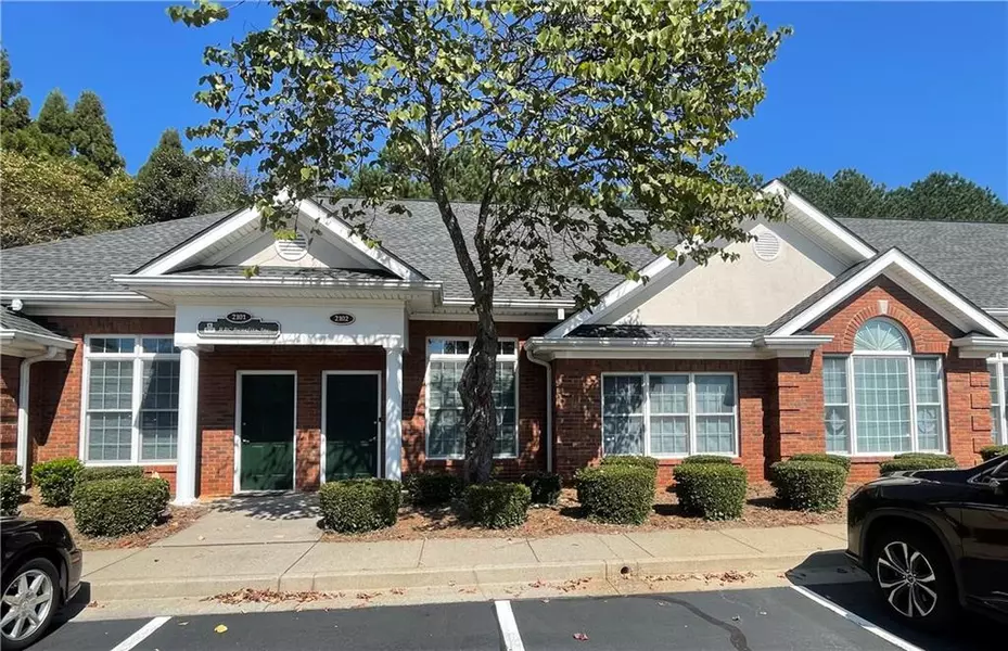 2102 Macy DR, Roswell, GA 30076