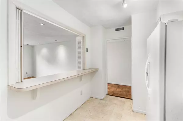 Atlanta, GA 30305,2965 Pharr Court South NW #413