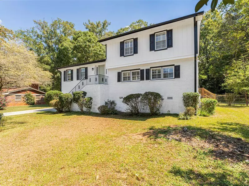 10134 Carlton TRL NW, Covington, GA 30014