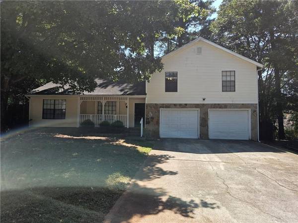 943 Lake Drive CT, Stone Mountain, GA 30088