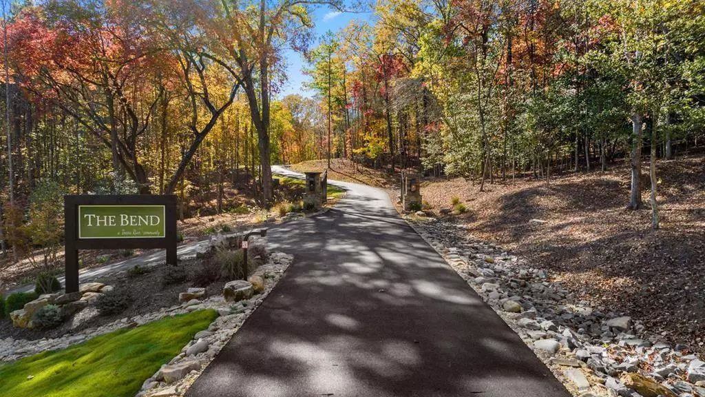 51 River Rock LN, Blue Ridge, GA 30513