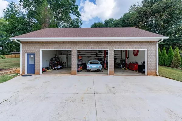 Roswell, GA 30075,390 Alpine DR