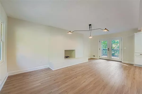 Acworth, GA 30102,5733 Crestview DR