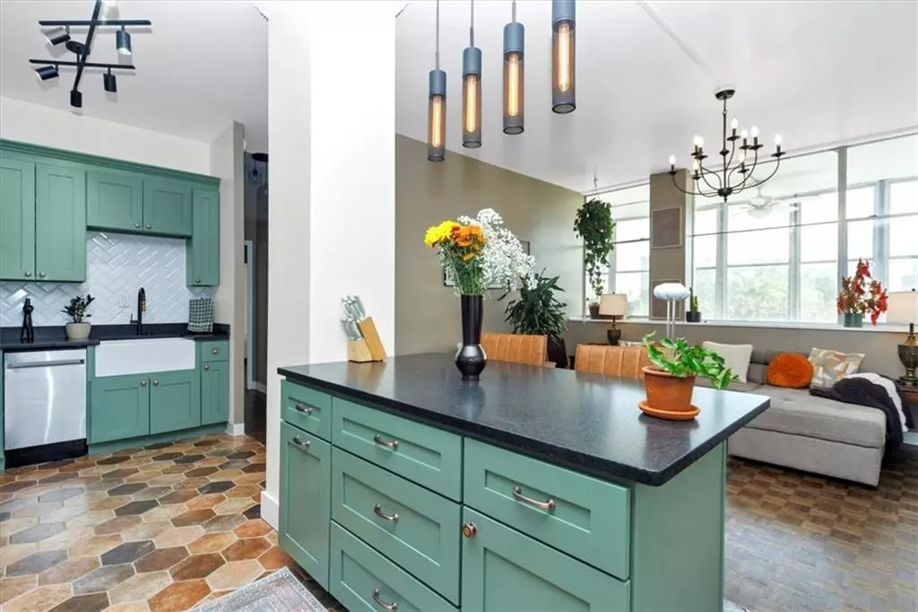 Atlanta, GA 30305,3060 Pharr Court North NW #423