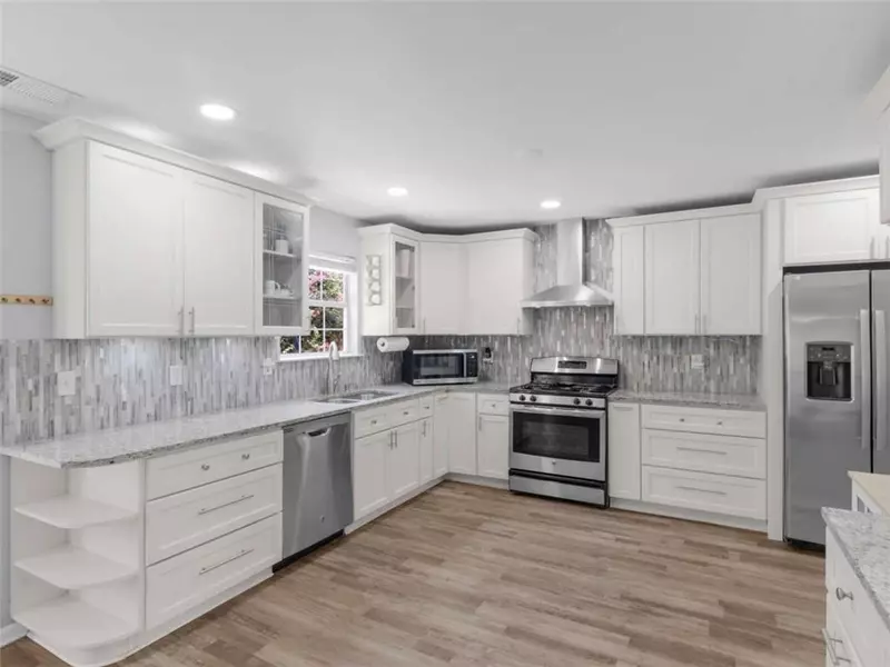 501 Grove Park DR, Locust Grove, GA 30248