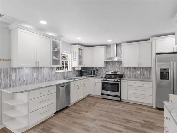 501 Grove Park DR, Locust Grove, GA 30248